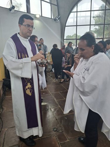 Dia-de-Finados-missa-no-cemiterio-do-Curuca-02-11-25-4