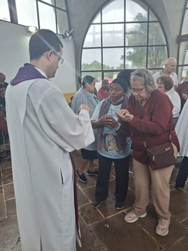 Dia-de-Finados-missa-no-cemiterio-do-Curuca-02-11-25-5