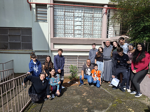 Pe-de-Manaca-plantado-em-homenagem-ao-papa-Francisco-26-04-25-7