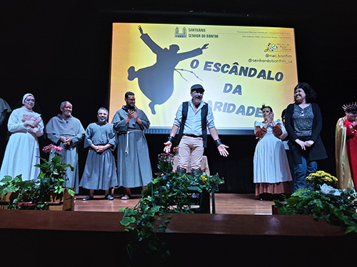 Peca-o-Escandalo-da-Caridade-08-11-25-20