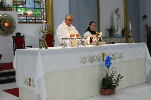 Batismo-e-Primeira-Eucaristia-de-Adultos-e-Homenagem-dia-das-Maes-09-05-26-14