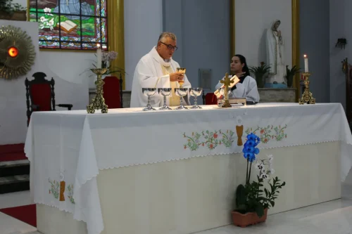 Batismo-e-Primeira-Eucaristia-de-Adultos-e-Homenagem-dia-das-Maes-09-05-26-17