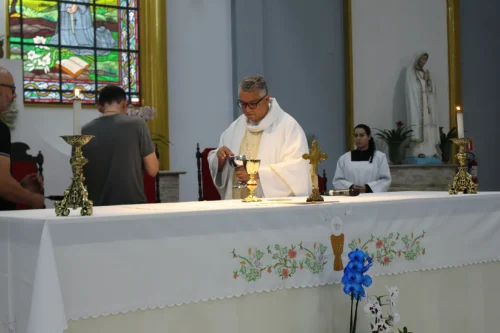 Batismo-e-Primeira-Eucaristia-de-Adultos-e-Homenagem-dia-das-Maes-09-05-26-22