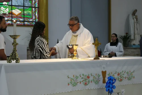 Batismo-e-Primeira-Eucaristia-de-Adultos-e-Homenagem-dia-das-Maes-09-05-26-27