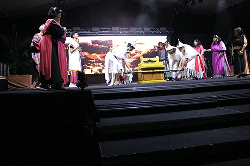 Encenacao-da-Paixao-de-Cristo-03-04-26-323