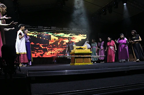 Encenacao-da-Paixao-de-Cristo-03-04-26-325