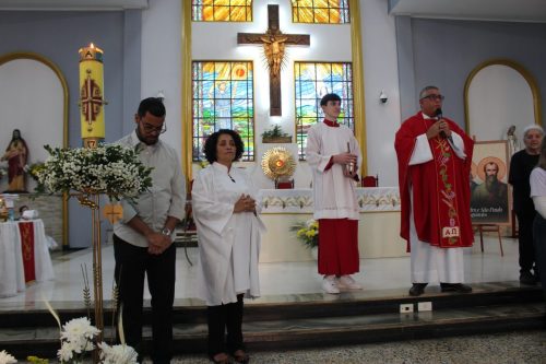 Primeira-Eucaristia-e-Missa-de-Sao-Pedro-e-Sao-Paulo-27-06-26-254